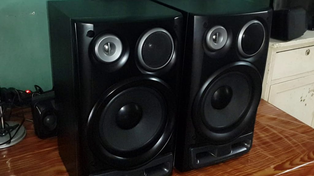 Aiwa Twin Duct 3 Way Bass Reflex Speaker System 1